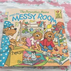 Berenstain Bears Messy Room  first edition book 1990, Very Good condition.